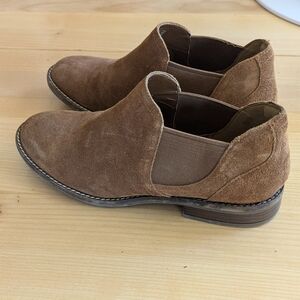 Clarks Leather shoe/bootie size 8